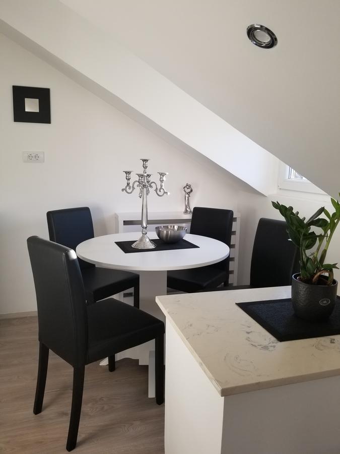 Stan Na Dan Angel Appartement Novi Sad Buitenkant foto