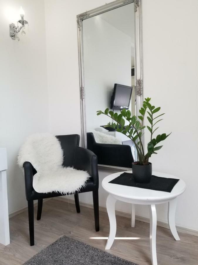Stan Na Dan Angel Appartement Novi Sad Buitenkant foto